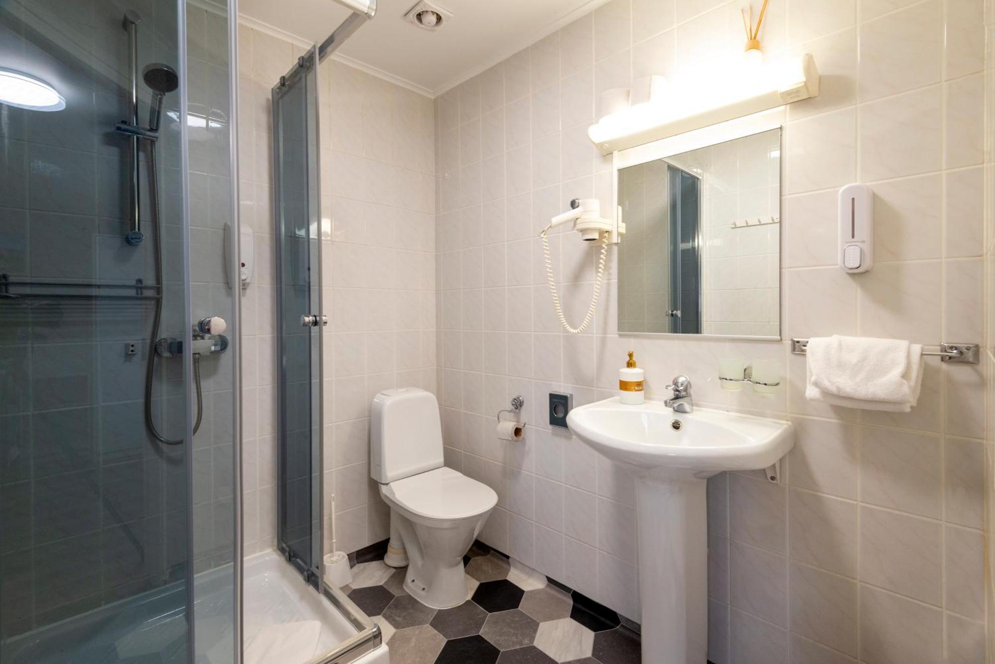 Habitación Doble con baño privado - 2 camas
